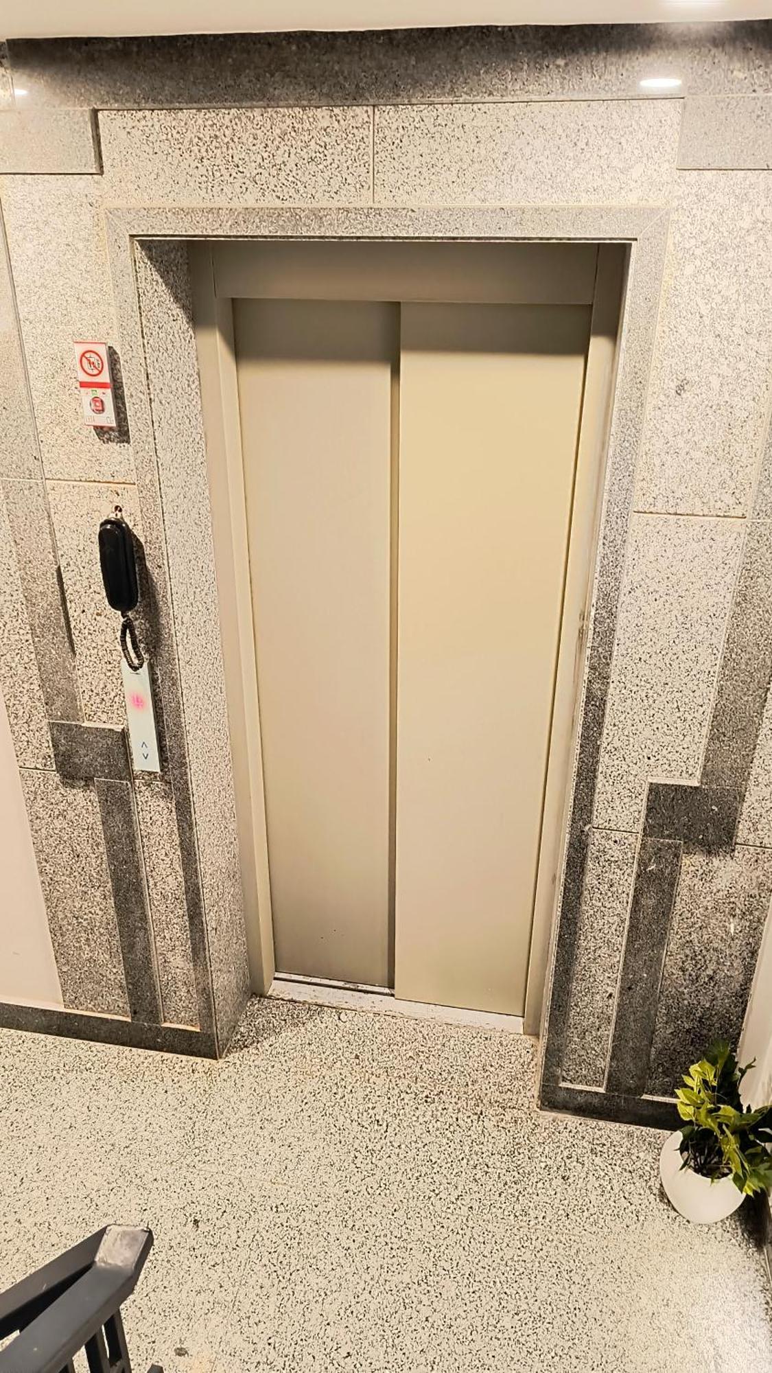 Hotel Gianmala Residency South Extension Near Aiims Delhi New Delhi Bagian luar foto